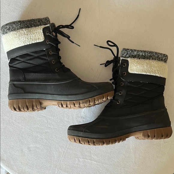 Black and Cream Winter Boots with Fur Trim - Picture 3 of 6